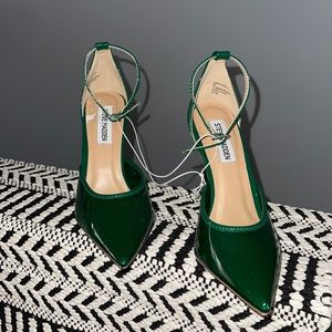 New never worn Steve Madden green 4 inch heels